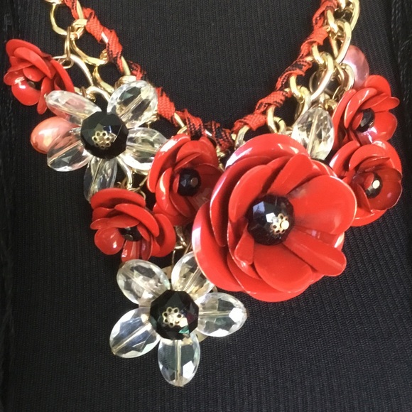 ❤️🌺 Red Metal Crystal Floral Chunky Bib Statement Necklace Flower GUC ❤️🌺 - Picture 6 of 9